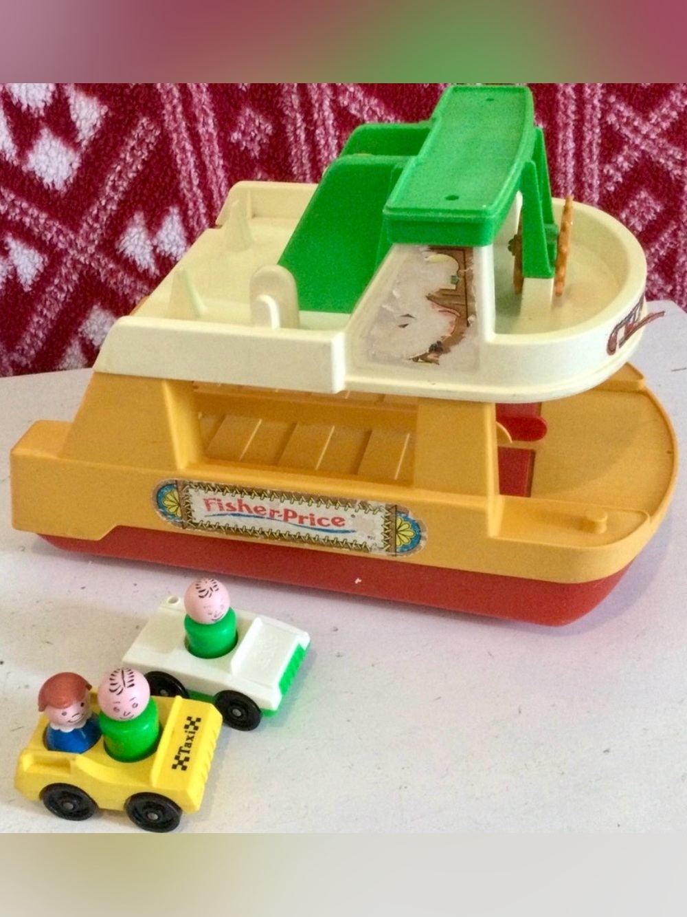 FISHER-PRICE LITTLE PEOPLE PLAY FAMILY BOAT - WITH CARS AND FIGURES - VINTAGE 79